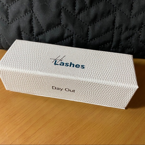 SOLD!! HiLash 2.0 Magnetic false lashes - Picture 5 of 5